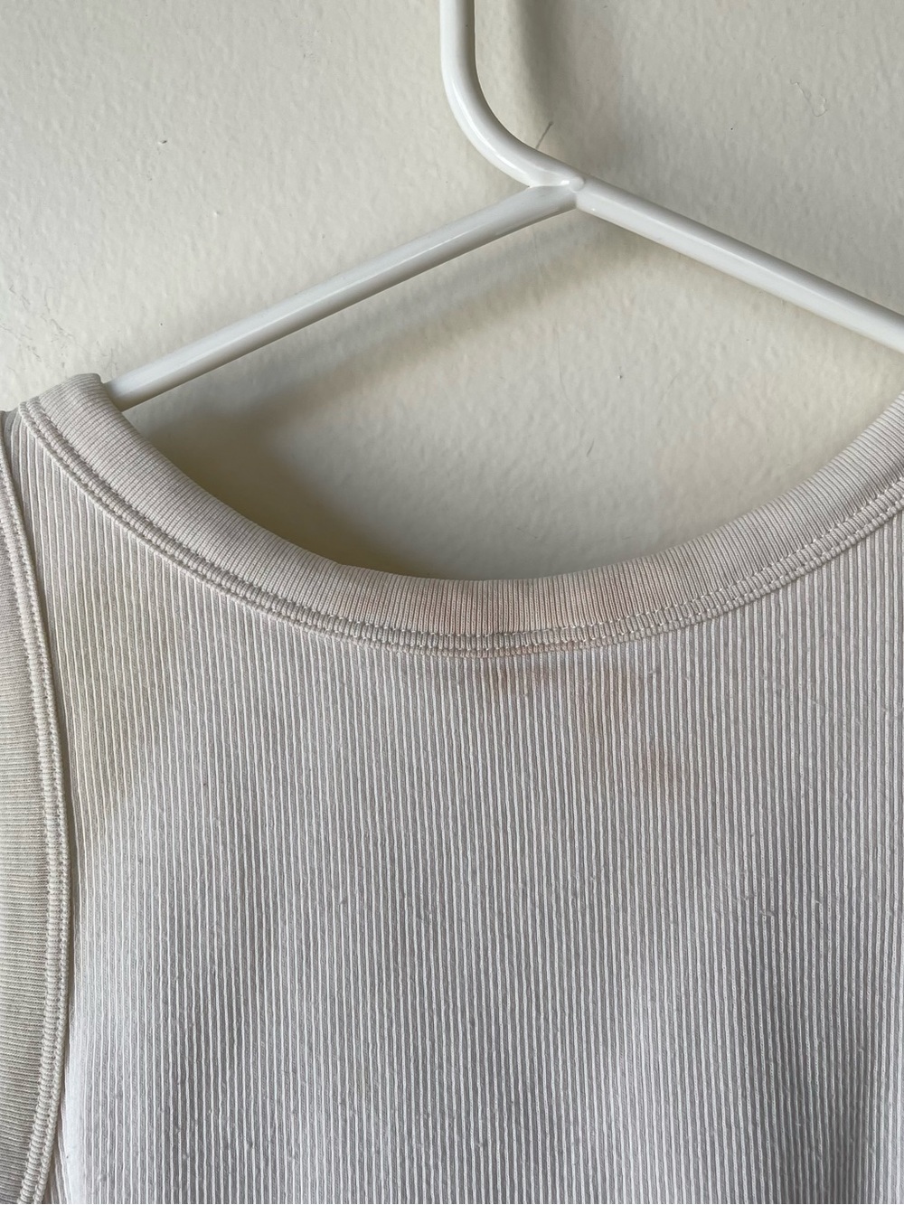 UNIQLO White Ribbed Tank Top - Picture 4 of 6